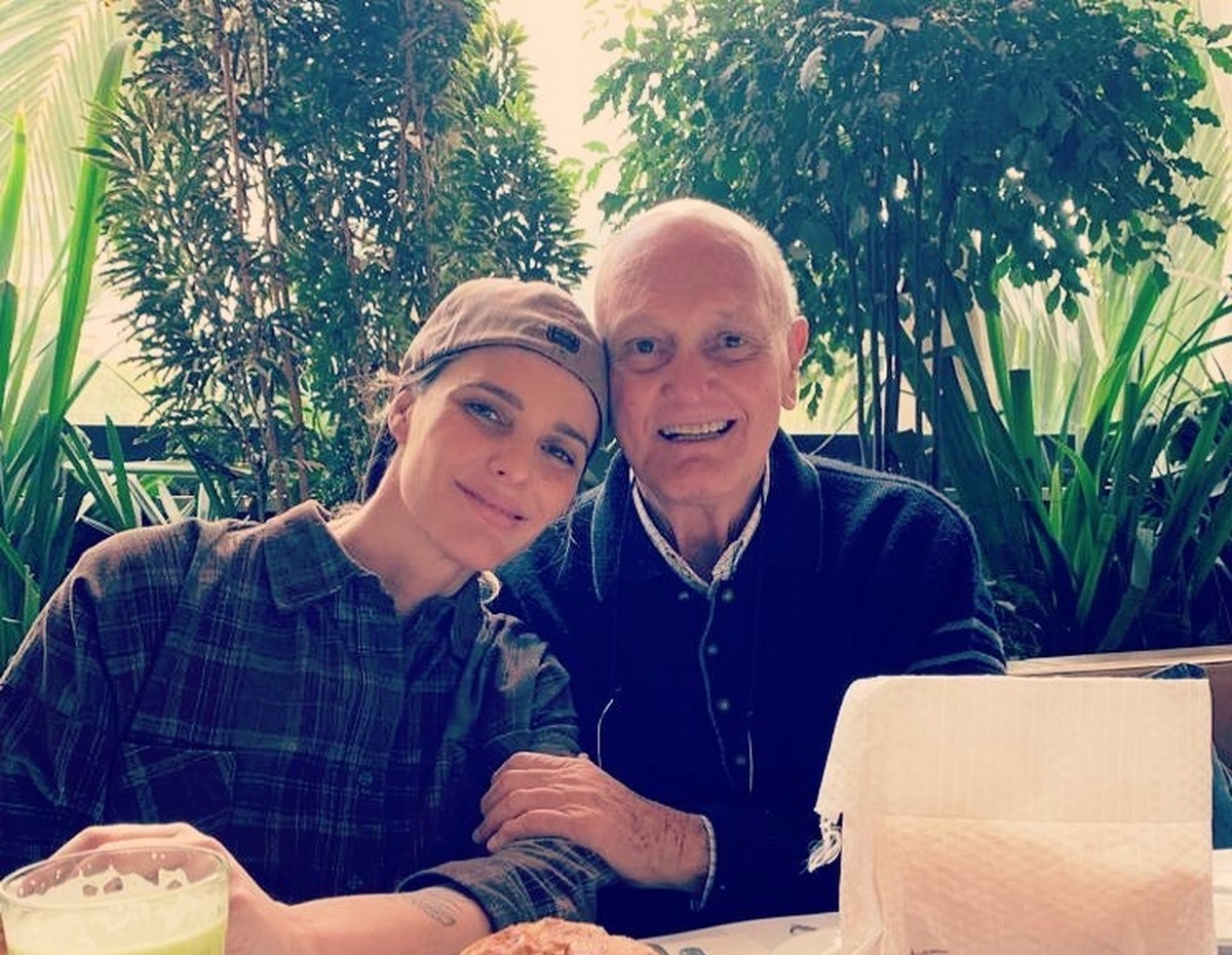 'Foi cruel não poder estar ao teu lado', diz Fernanda Lima sobre morte do pai, internado com a Covid-19