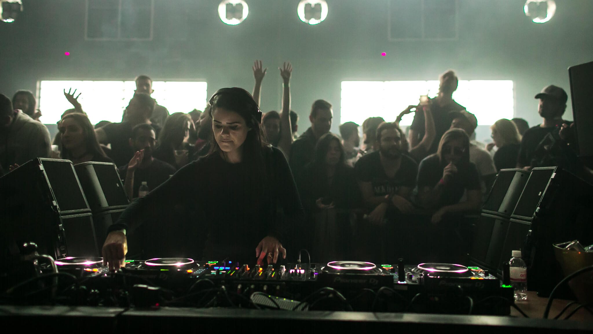 ANNA, D-Nox e Leo Janeiro formam o trio de respeito da próxima edição do Caos