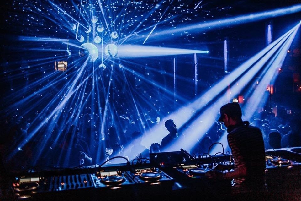 Caos apresenta streamings com Binaryh, Caio T e Omoloko