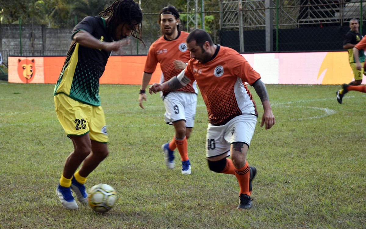 Craques da música tentam sorte no futebol em torneio com Natiruts, CPM 22 e D2 em SP | João Rock 2019