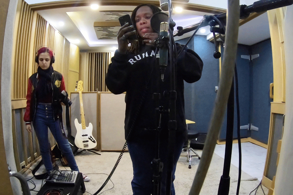 Flavia K e rapper californiana Ill Camille trazem "Dias Bons (Alright)" em novo single