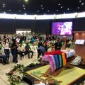 Fãs, familiares, amigos e artistas prestam as últimas homenagens à cantora Paulinha Abelha em Aracaju | Sergipe