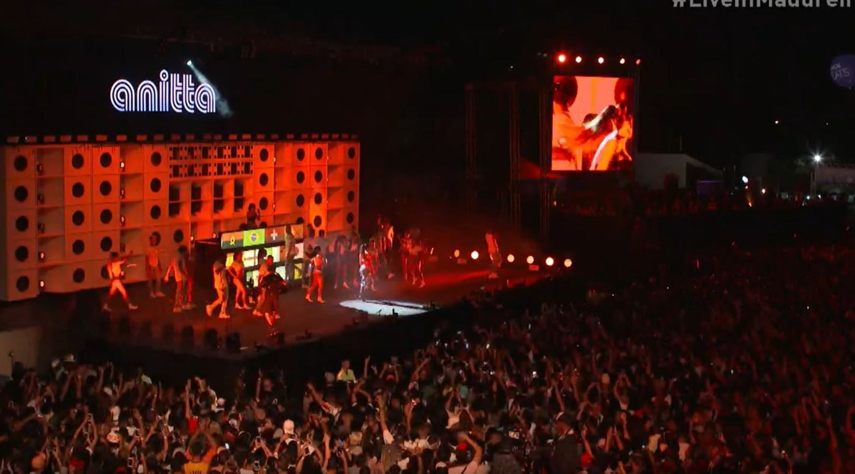 Fãs lotam Parque Madureira para show de Anitta | Rio de Janeiro