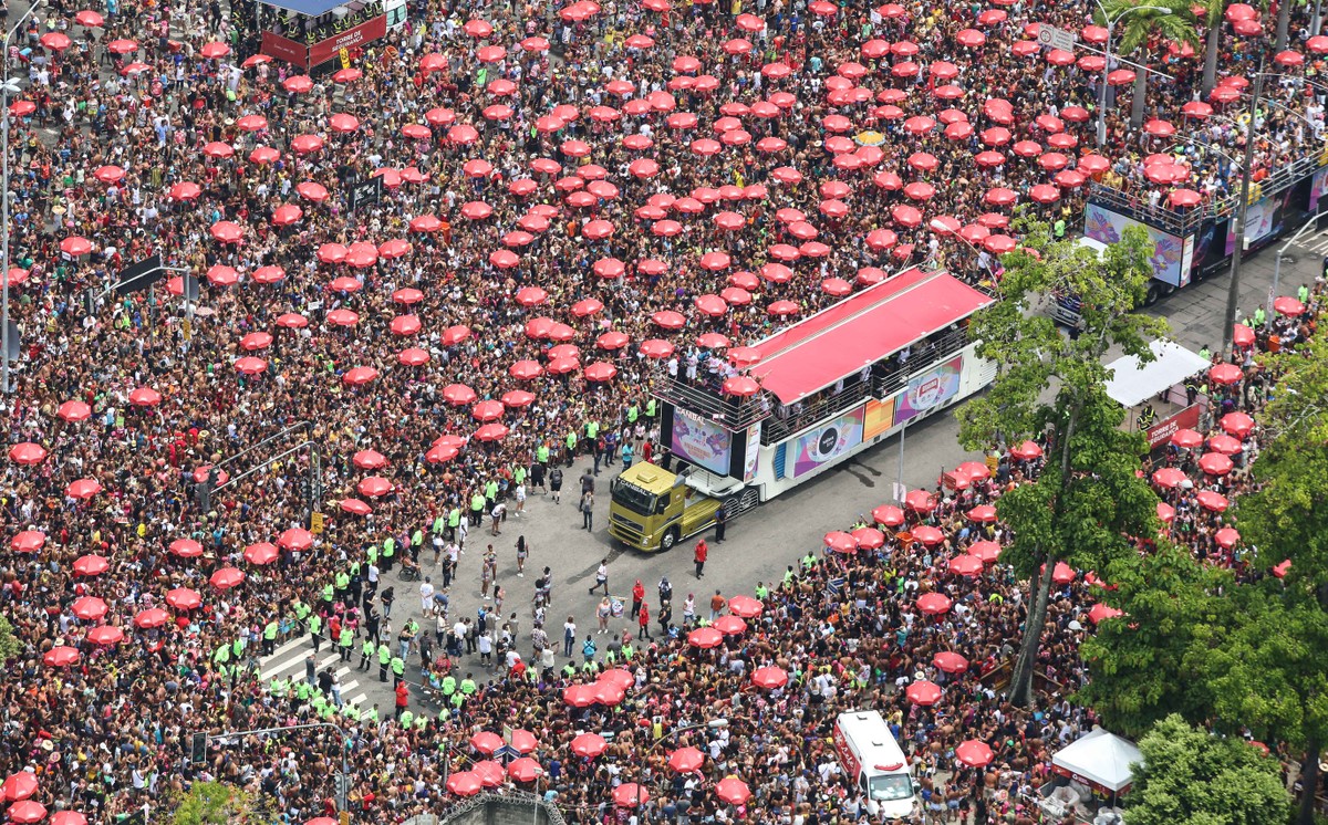 O carnaval já está aí, com todas as pompas | João Máximo