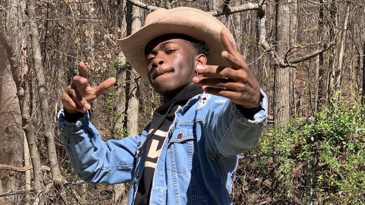 'Old town road', de Lil Nas X, bate recorde de semanas seguidas em 1º lugar na parada da 'Billboard' dos EUA | Música