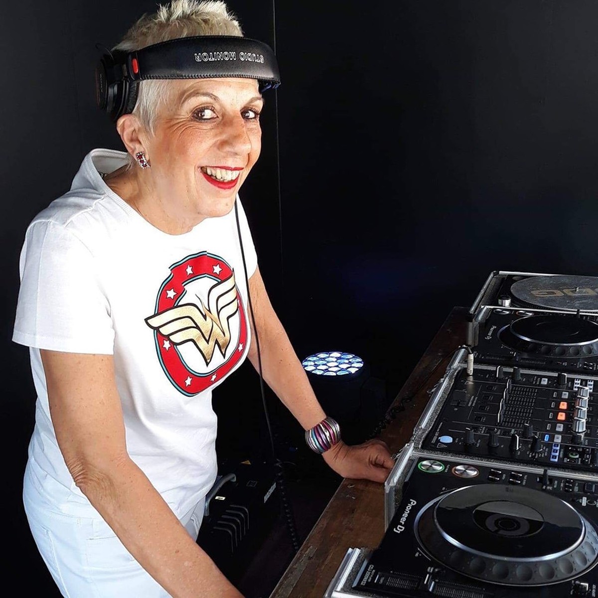 Sonia Abreu, conhecida como a primeira DJ do Brasil, morre aos 67 anos | Música